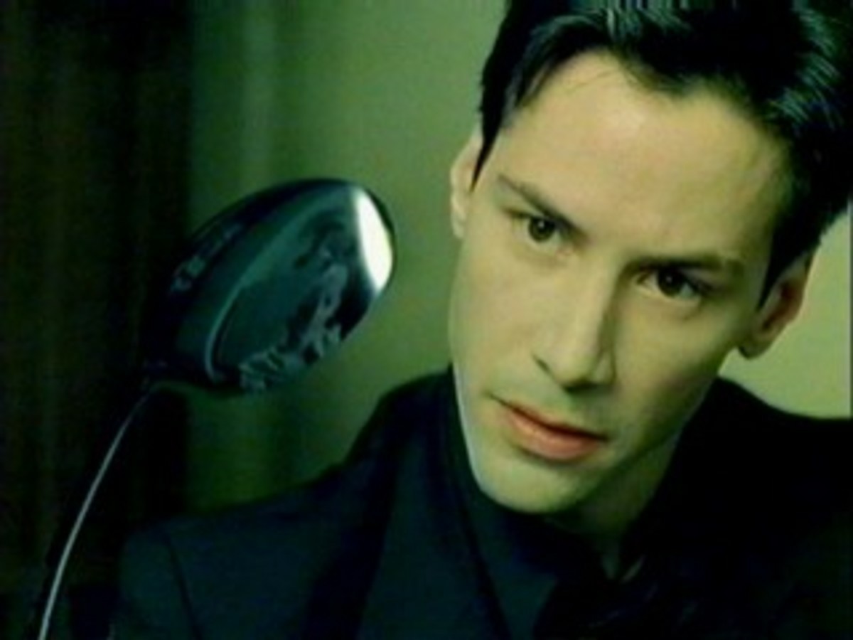 Neo watching the spoon bend